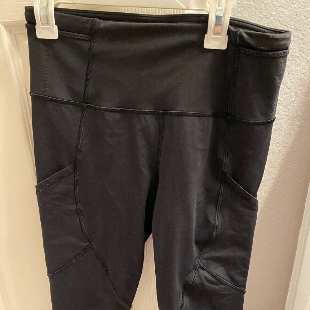 Lululemon Outrun 17" Black Crop